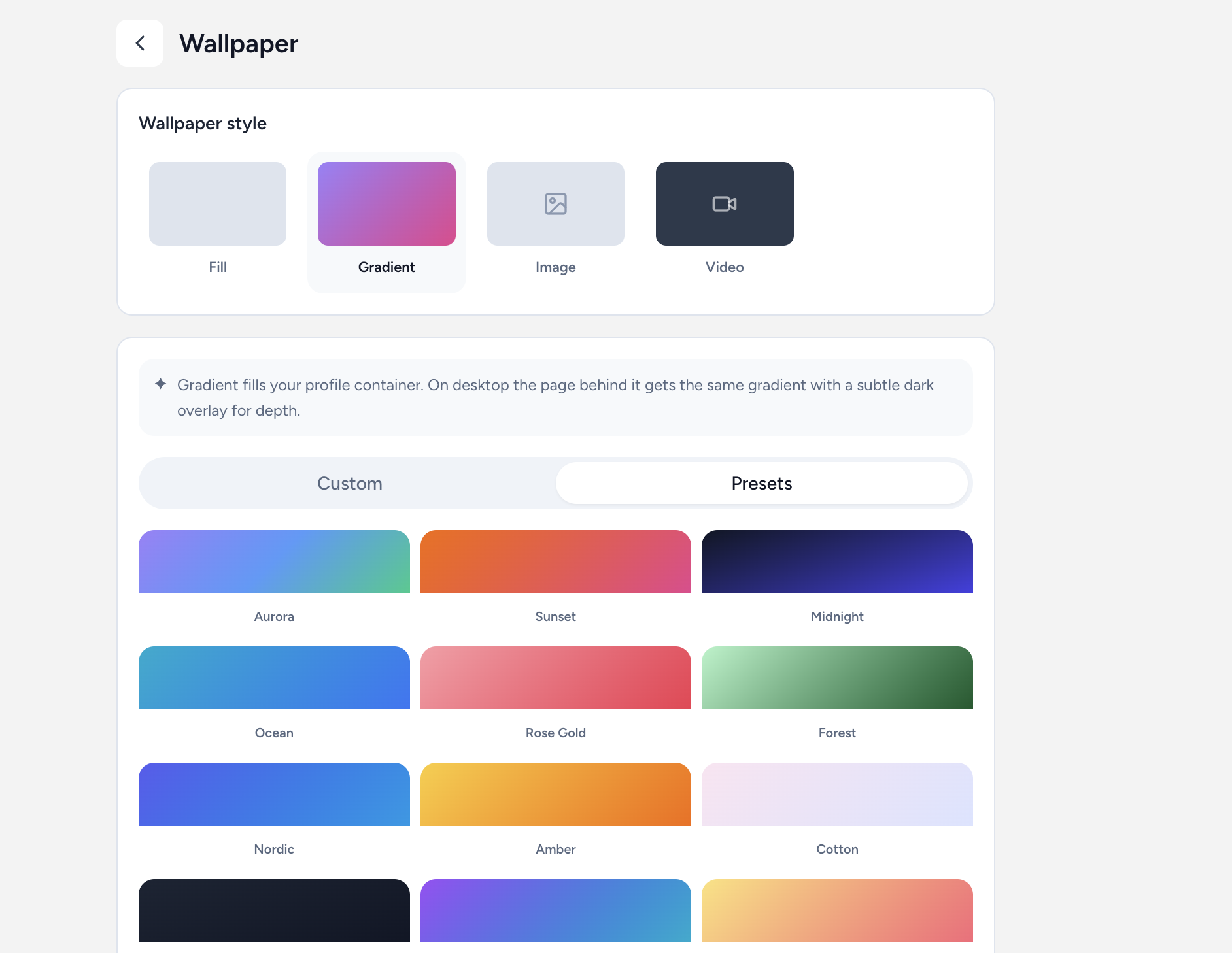 Alllinks wallpaper customization — pick from Fill, Gradient, Image or Video styles with curated gradient presets like Aurora, Sunset, Midnight, Ocean, Rose Gold and more